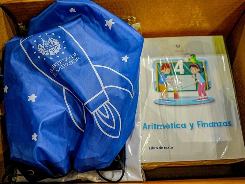 School Supply Packages Acquired from Foreign and Domestic Suppliers — Paquete escolar se adquirió a proveedores extranjeros y nacionales