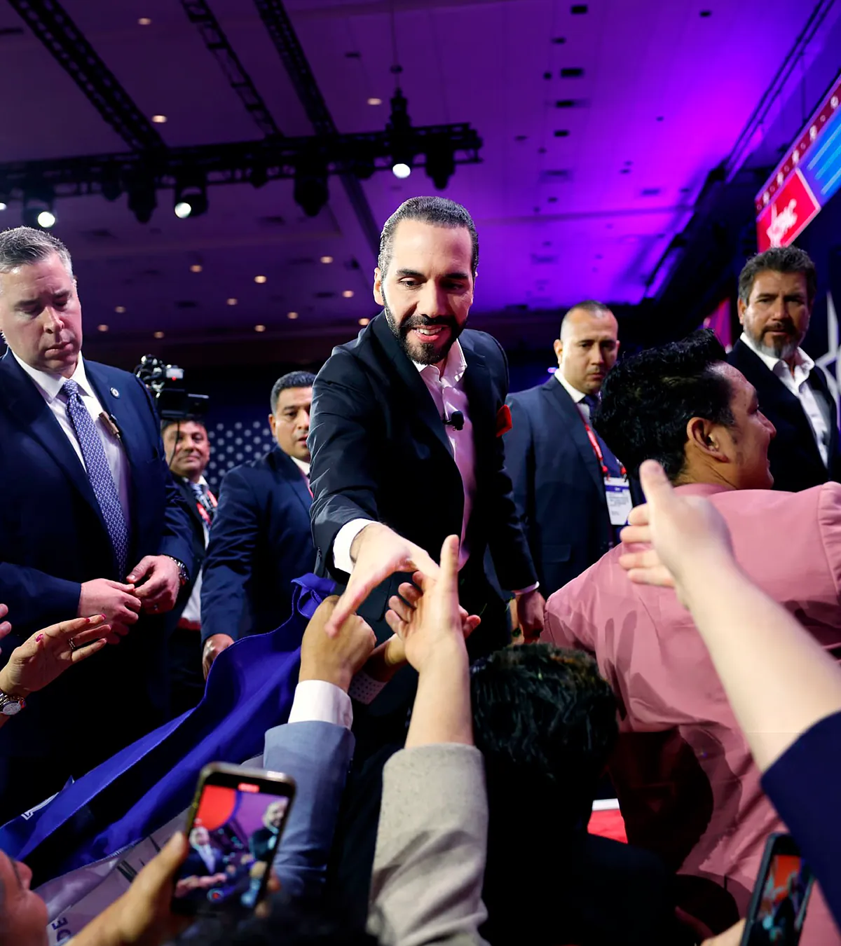 Bukele, Portrait of a Dictator: “He Will Become Far More Violent and Dangerous When He Is Unpopular” — Bukele, retrato de un dictador: “Se va a volver mucho más violento y peligroso cuando sea impopular”