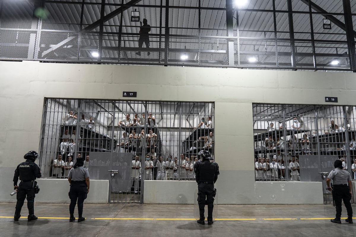 Bukele’s Shadows — Las sombras de Bukele