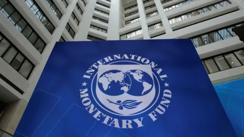 Lack of a Second IMF Review Would Force El Salvador to Pay Higher Interest on Bond — Falta de segunda revisión del FMI obligaría a El Salvador a pagar más intereses por bono