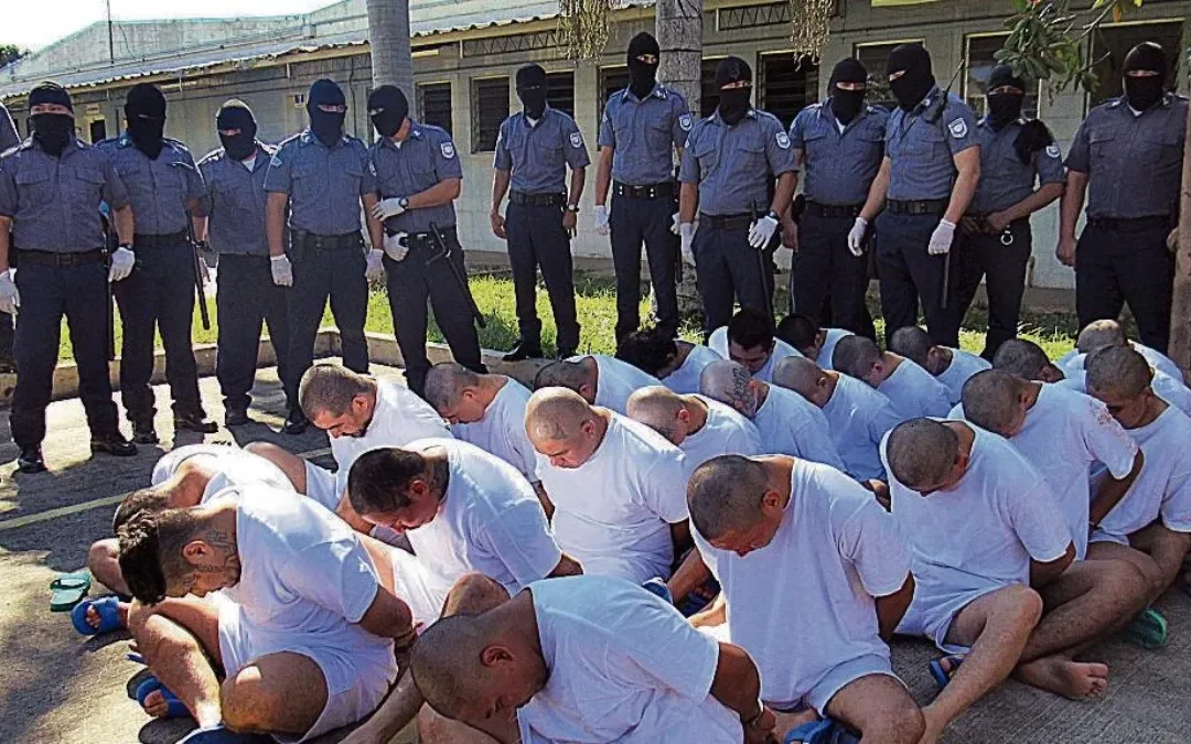 Prison Guards Denounce Poor Quality Food During Their Shifts — Custodios de centros penales denuncian mala alimentación durante sus turnos