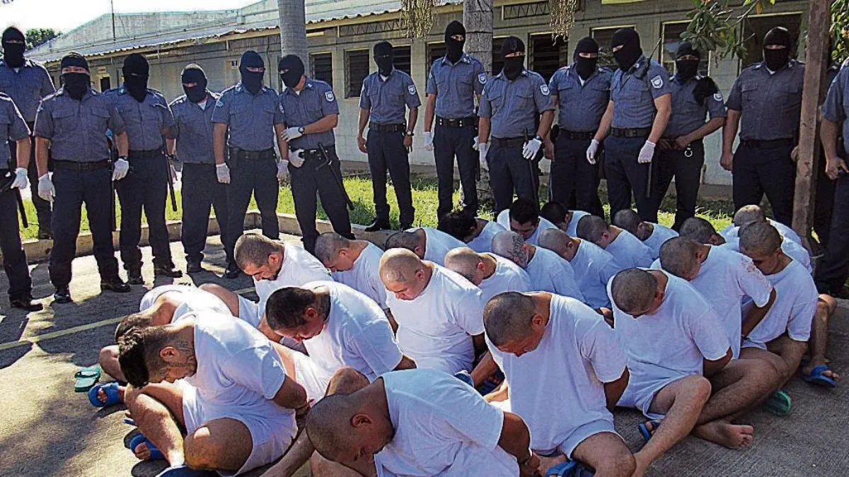 Prison Guards Denounce Poor Quality Food During Their Shifts — Custodios de centros penales denuncian mala alimentación durante sus turnos