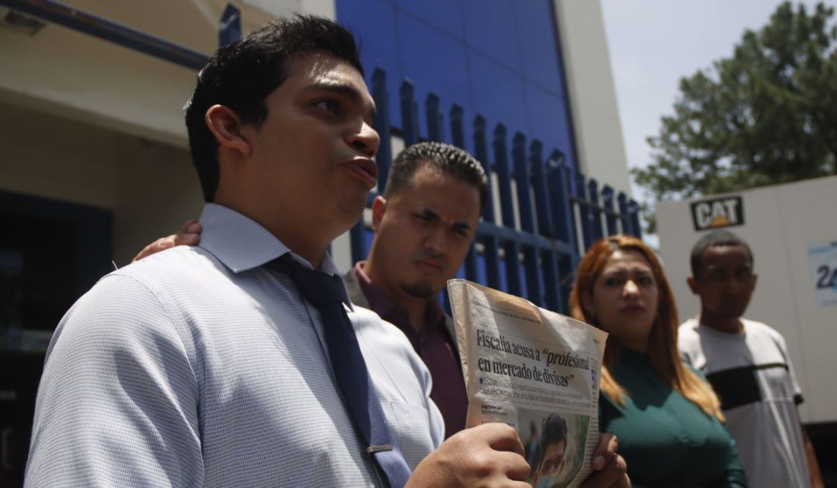 One Year After Fidel Zavala’s Detention, Defense Seeks Conditional Release — A un año de la detención de Fidel Zavala, defensa solicita libertad condicional