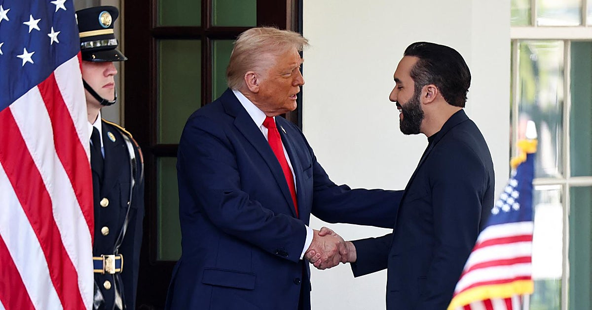 Bukele, the ‘influencer’ president boosted by Trump: “He feels backed by the biggest bully” — Bukele, el presidente ‘influencer’ aupado por Trump: «Se siente apadrinado por el matón mayor»
