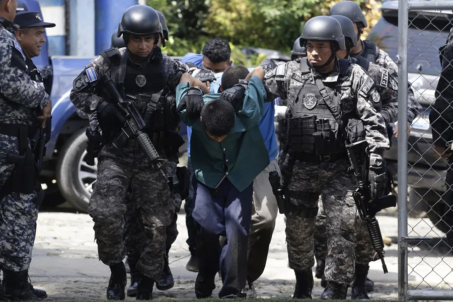 Four years of the state of exception in El Salvador: why it was approved and why it continues — Cuatro años de estado de excepción en El Salvador: por qué se aprobó y por qué se mantiene