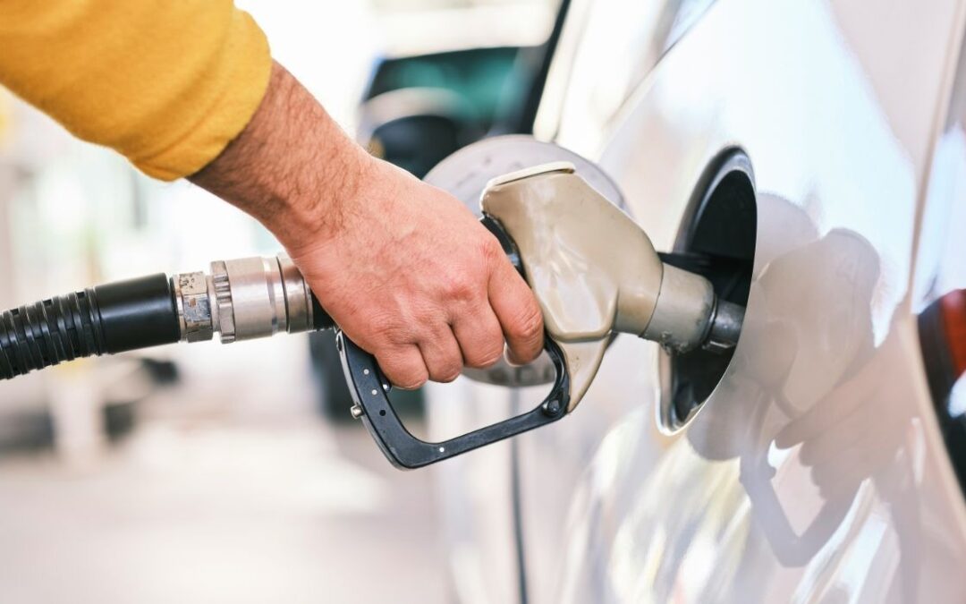 Rising Fuel Prices Impact Drivers and Transportation Workers — Aumento en precios de combustibles impacta a conductores y transportistas