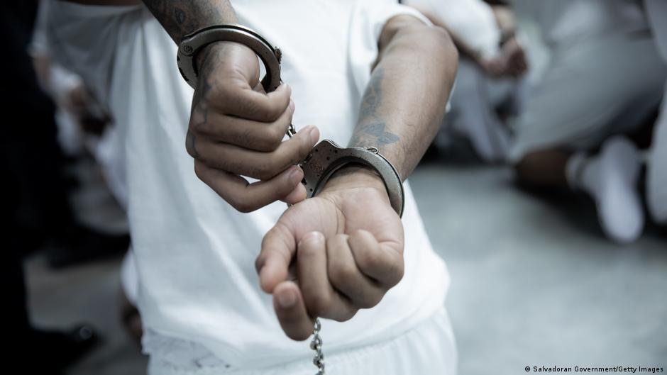 The Bukele Model: Quick Results, Deep Doubts — Modelo Bukele: resultados rápidos, dudas profundas