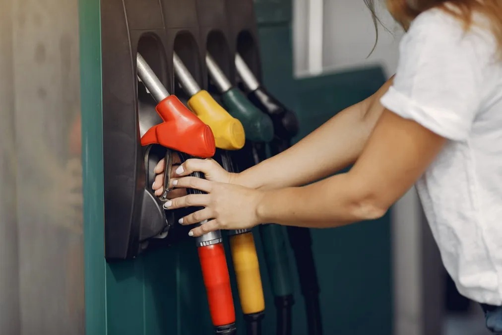 Ruling party rejects removing VAT on fuel in El Salvador amid rising gasoline prices — Oficialismo rechaza quitar IVA a combustibles en El Salvador por aumento de precios de gasolina
