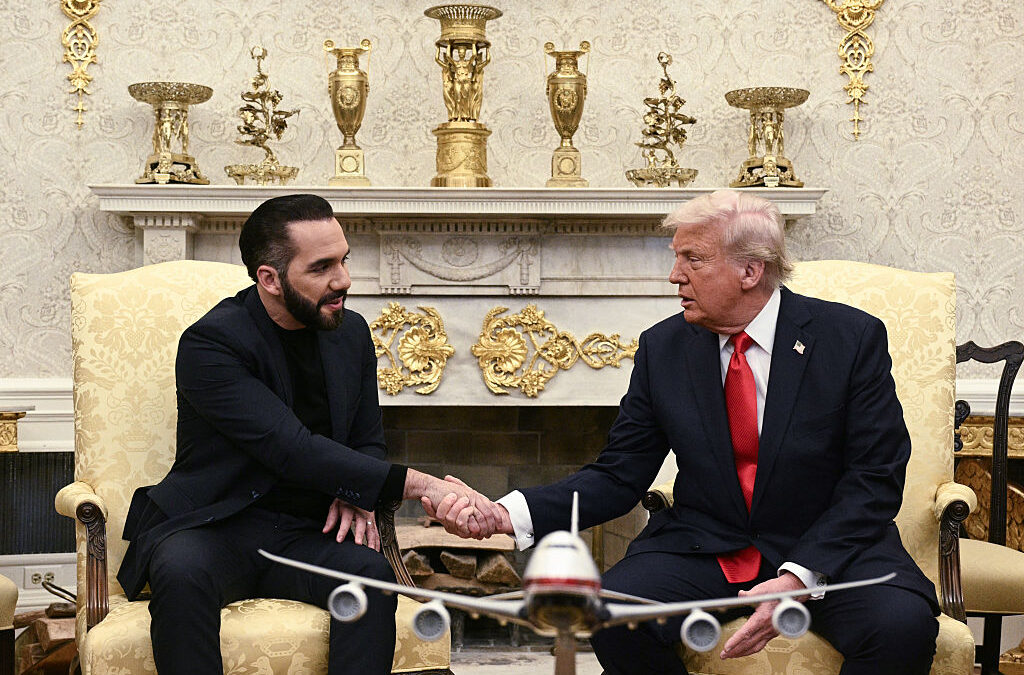 El Salvador’s Nayib Bukele Is Donald Trump’s Jailer-for-Hire — Nayib Bukele, el carcelero a sueldo de Donald Trump