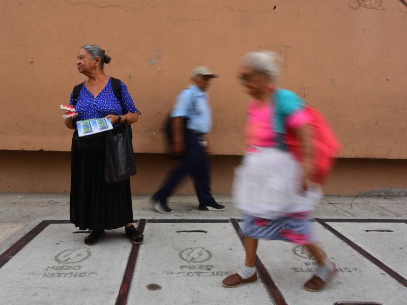 38.3% of urban workers are in the informal sector, according to BCR data — El 38.3% de los trabajadores en el área urbana está en la informalidad, según datos del BCR