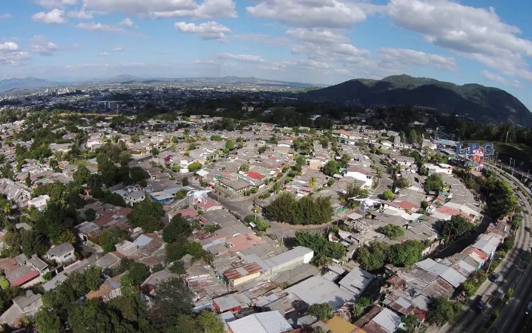 BCR Survey Identifies 1.5 Million Salvadorans Living in Poverty in 2025 — Encuesta del BCR identificó 1.5 millones de salvadoreños en pobreza en 2025