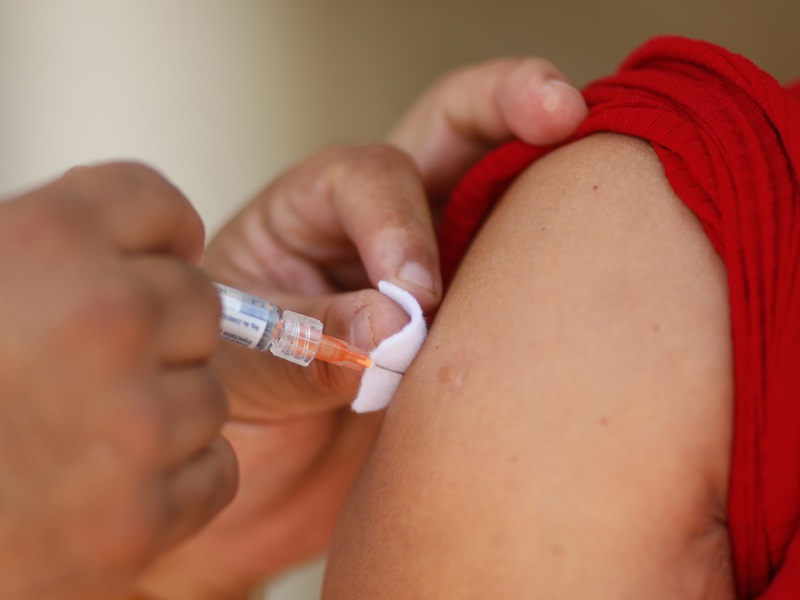 Ministry of Health Expands Free HPV Vaccination in El Salvador Up to Age 45 — Ministerio de Salud amplía vacunación gratuita contra el VPH en El Salvador hasta los 45 años