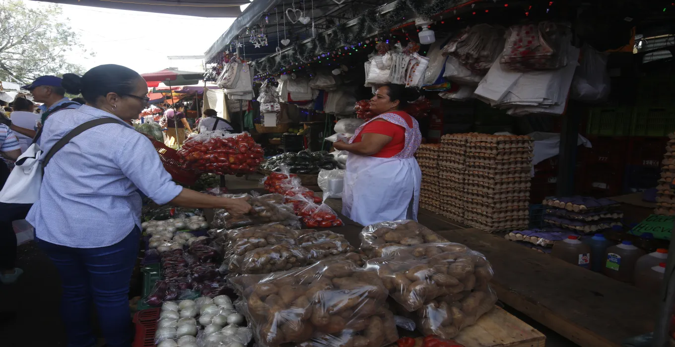 Lower Grain Reserves and High Prices Limit Access to Food in Rural Areas — Menos reserva de granos y precios altos limitan el acceso a alimentos en zona rural