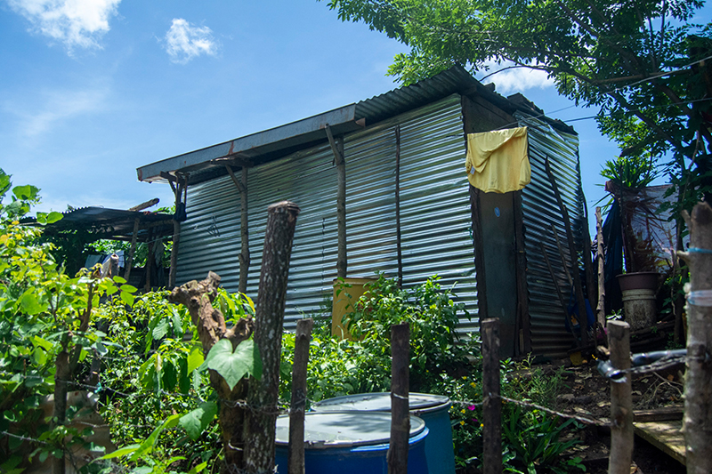 Underemployment, low adult education, or overcrowding: how more than 410,600 Salvadoran households live in multidimensional poverty — En subempleo, adultos con baja educación o en hacinamiento: así viven más de 410,600 hogares salvadoreños en pobreza multidimensional