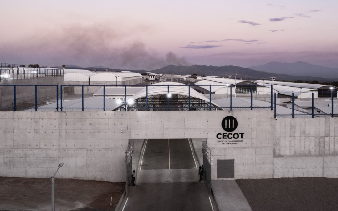 U.S. Government Sued a Second Time Over Torture at CECOT — Denuncian por segunda vez al gobierno de EE. UU. por torturas en CECOT