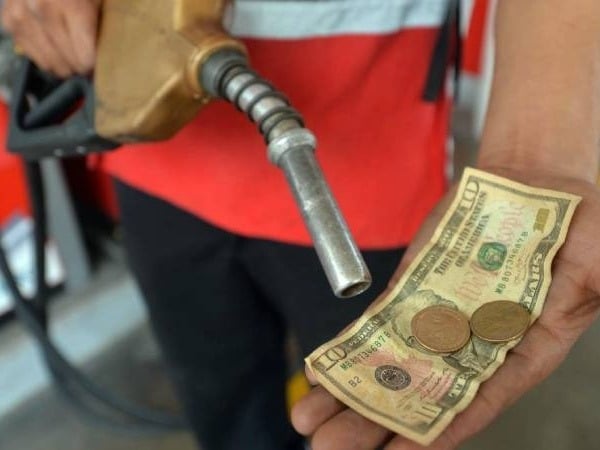 Diesel price has risen up to $0.91 per gallon since the start of the war in Iran — El precio del diésel aumentó hasta en $0.91 por galón desde el inicio de la guerra en Irán