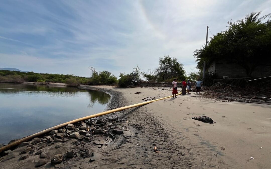 El Icacal beach and community at risk of disappearing due to climate crisis and lack of state action — Playa y comunidad El Icacal, en riesgo de desaparecer por crisis climática y falta de acción estatal