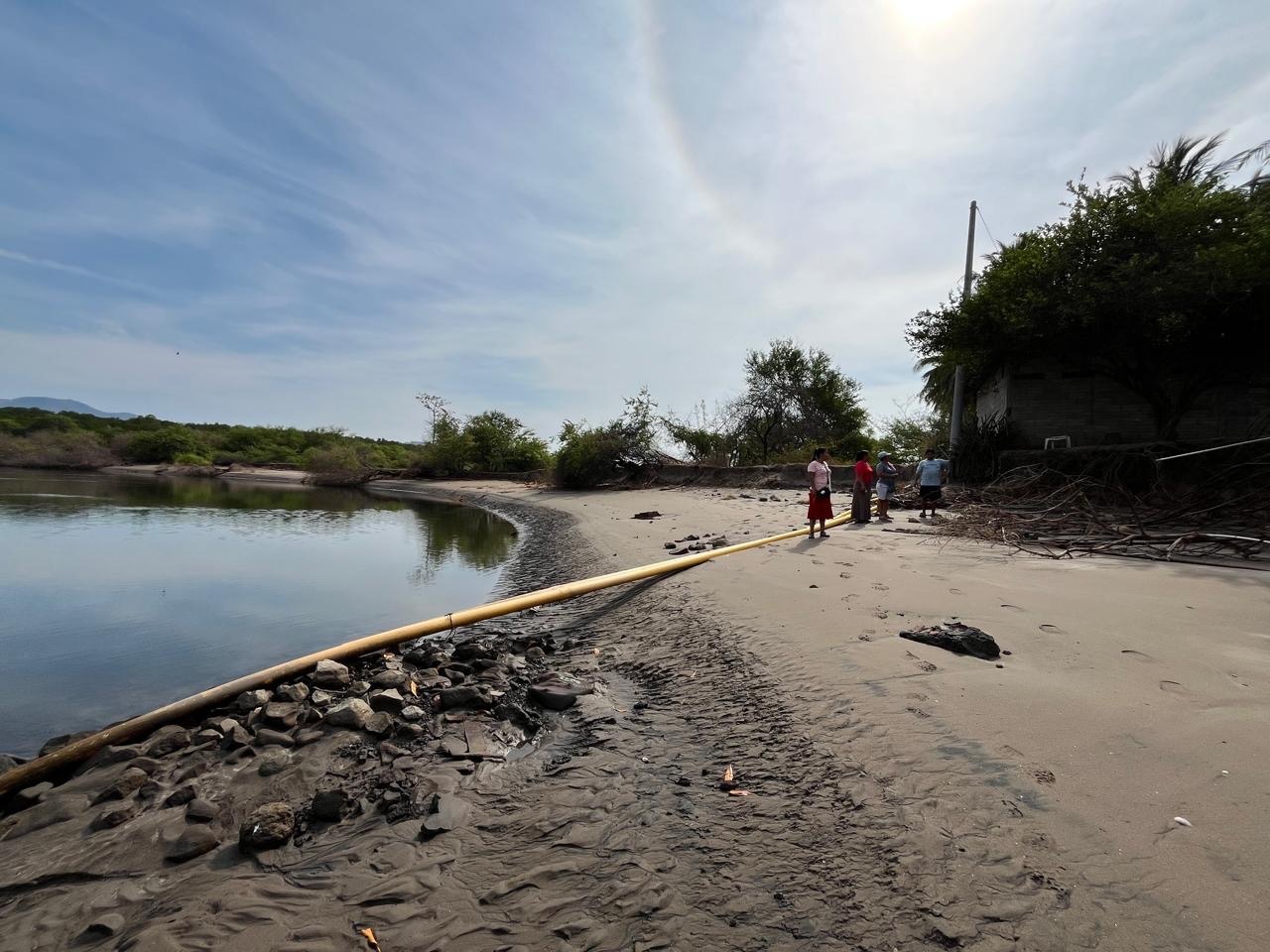 El Icacal beach and community at risk of disappearing due to climate crisis and lack of state action — Playa y comunidad El Icacal, en riesgo de desaparecer por crisis climática y falta de acción estatal