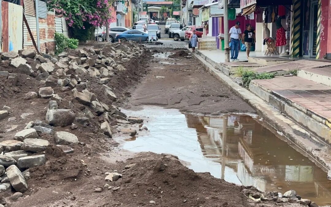 City Hall suspends work on Usulután street — Alcaldía suspende trabajos en calle de Usulután