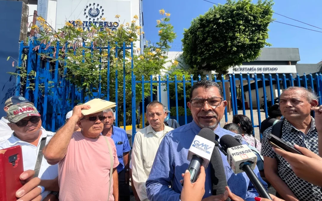 “We have debts, we have loans to pay off”: teachers demand payment of voluntary retirement compensation — “Tenemos deudas, tenemos préstamos que cancelar”, docentes piden pago de compensación por retiro voluntario