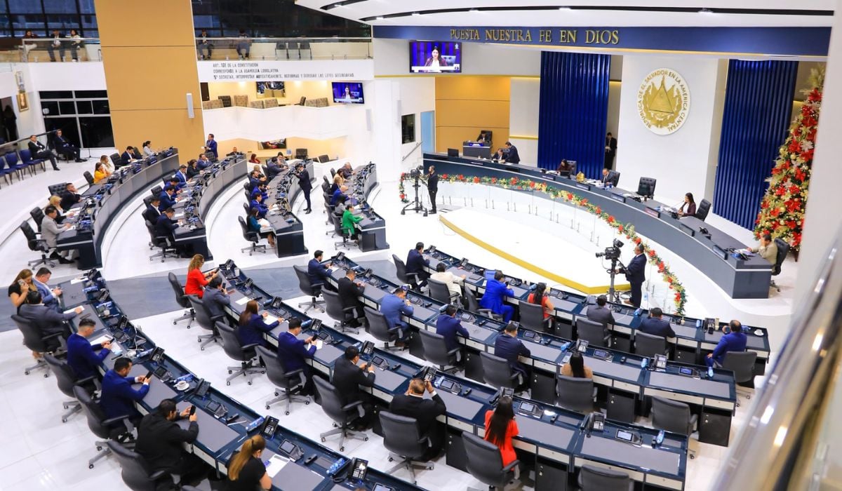 Constitutional Reform on Diaspora Representation Questioned Over Lack of Democracy in El Salvador — Cuestionan reforma constitucional sobre representación de la diáspora por falta de democracia en El Salvador