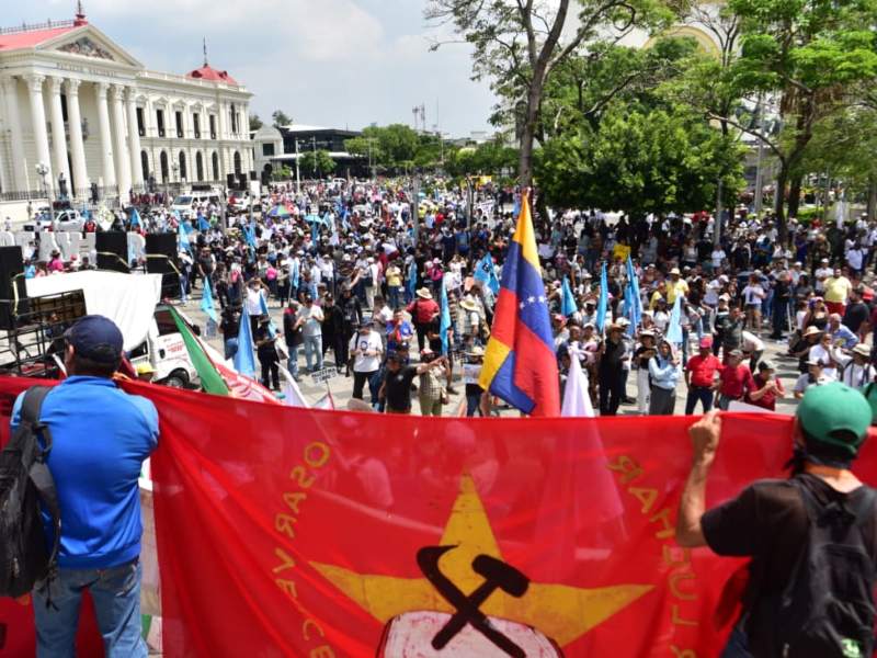 Unions and social organizations participated in May 1 marches in San Salvador — Sindicatos y organizaciones sociales participaron en marchas del 1 de mayo en San Salvador