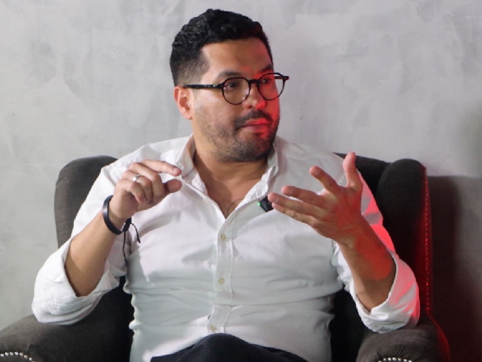 “Give all the power to one man and see how that works out for you”: Óscar Martínez warns about the Bukele model — “Denle todo el poder a un hombre y verán cómo les va”: Óscar Martínez advierte sobre modelo Bukele