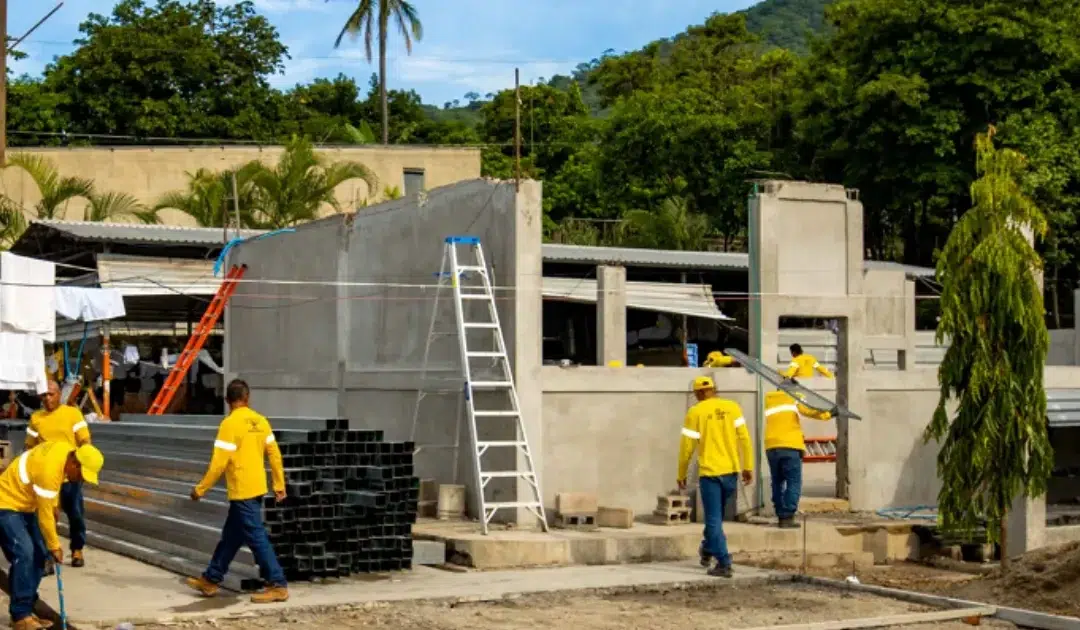 Schools built by the Prisons Bureau cost $1,137 per square meter, twice as much as those built by the Education Ministry — Escuelas que construye Centros Penales cuestan $1,137 por metro cuadrado, el doble que las del MINED