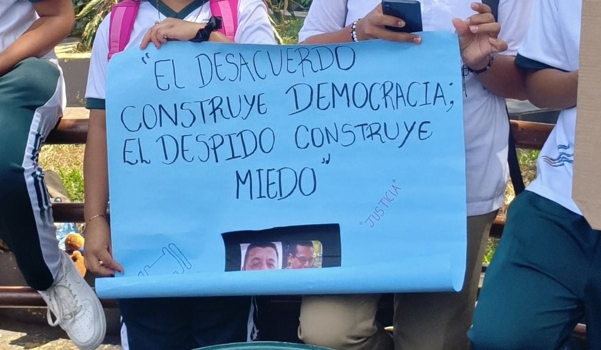 Bases Magisteriales reports at least 14 teachers dismissed in the past week — Bases Magisteriales reporta al menos 14 docentes despedidos en la última semana