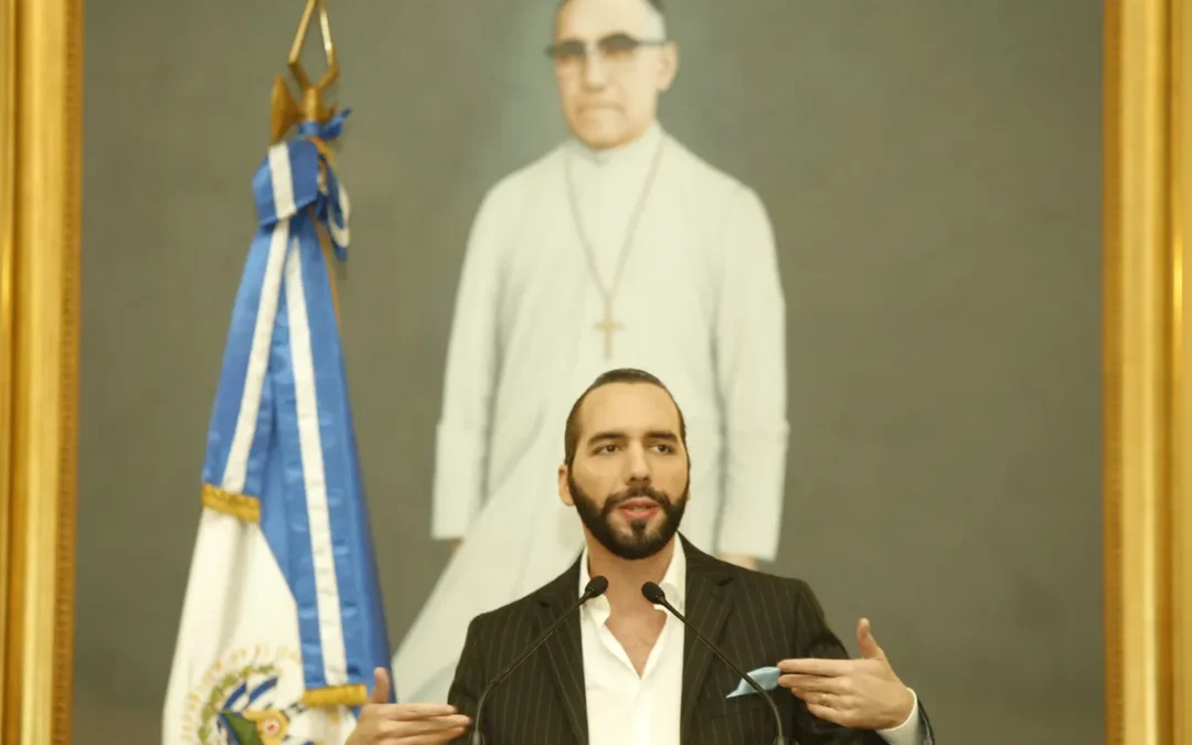 El Salvador offers AI public health care and lays off doctors — El Salvador ofrece salud pública con IA y despide a médicos
