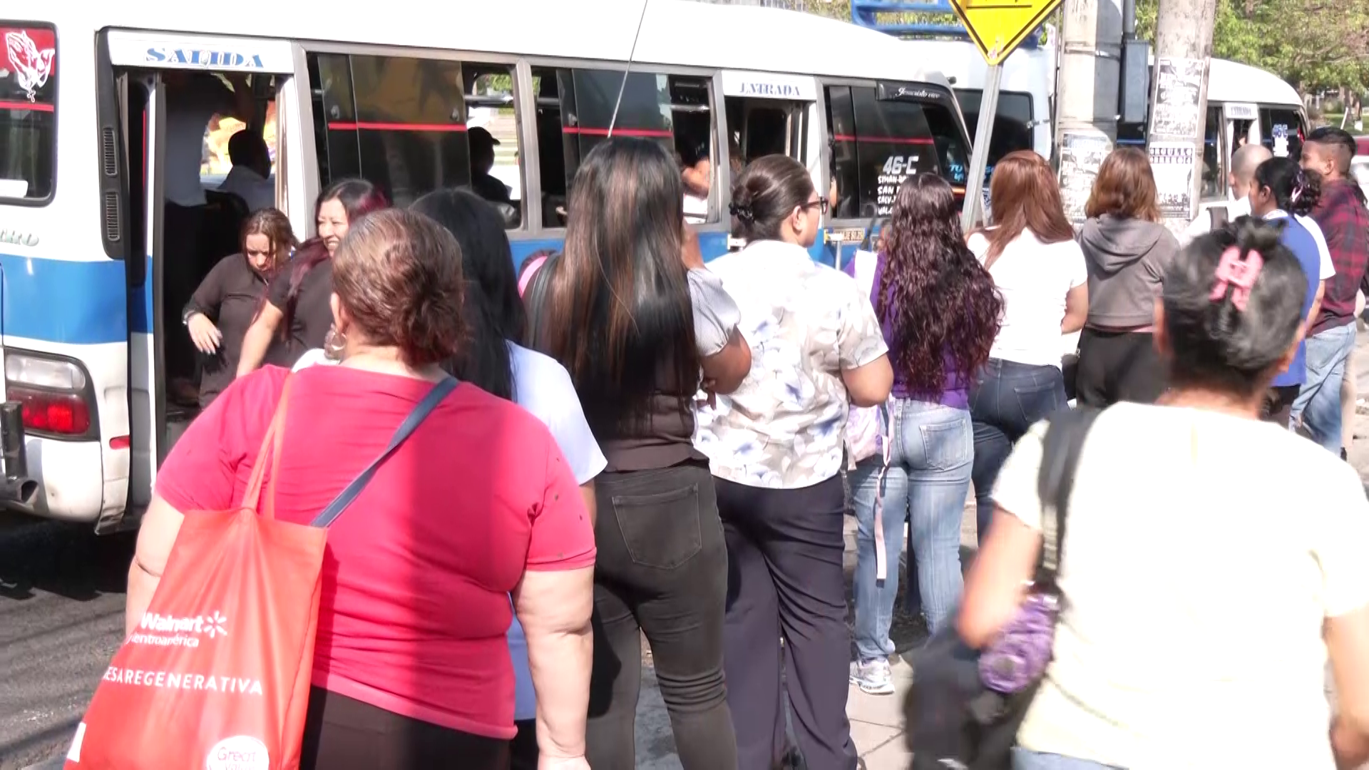 High Temperatures and Overcrowding on Public Transit — Altas temperaturas y aglomeraciones en el transporte público