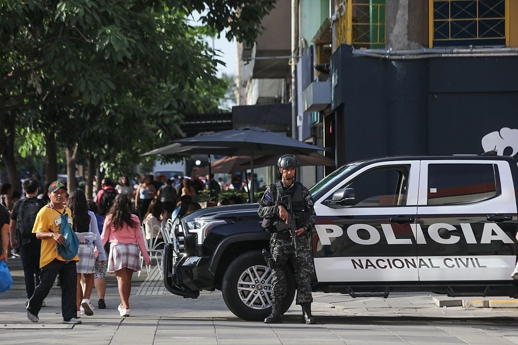 How far Salvadorans are willing to accept Bukele’s extreme measures just to live in peace — Hasta dónde están dispuestos los salvadoreños a aceptar medidas extremas de Bukele con tal de vivir en calma