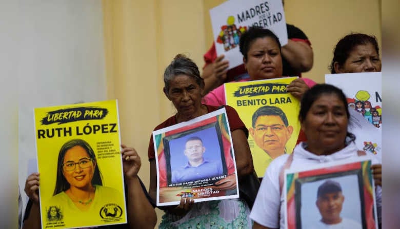The Mothers of Silence in El Salvador — Las madres del silencio en El Salvador