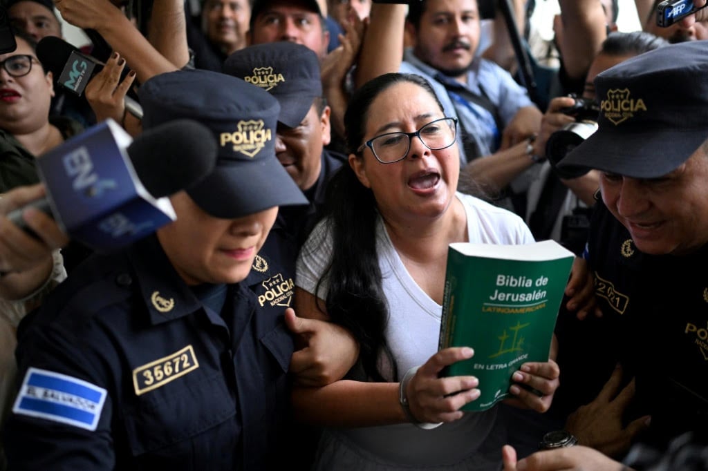 Family, defense team, and Cristosal demand verification of Ruth López’s health — Familia, defensa y Cristosal exigen verificar estado de salud de Ruth López