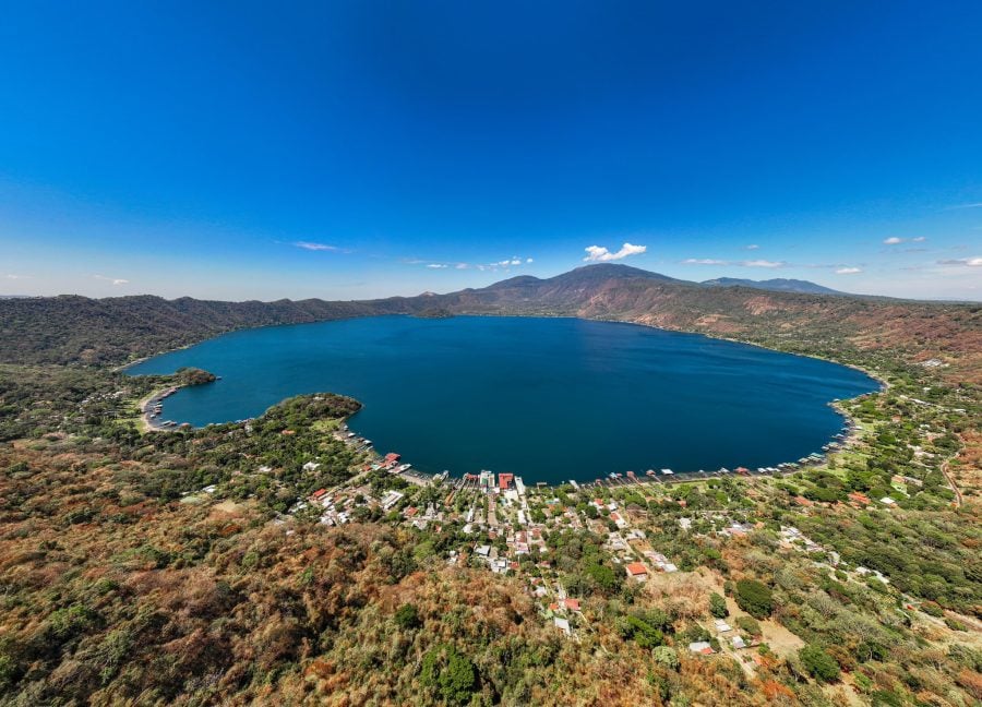 UES Warns of Cyanobacteria in Lake Coatepeque and Their Health Risks — UES advierte de cianobacterias en el lago de Coatepeque y sus riesgos para la salud
