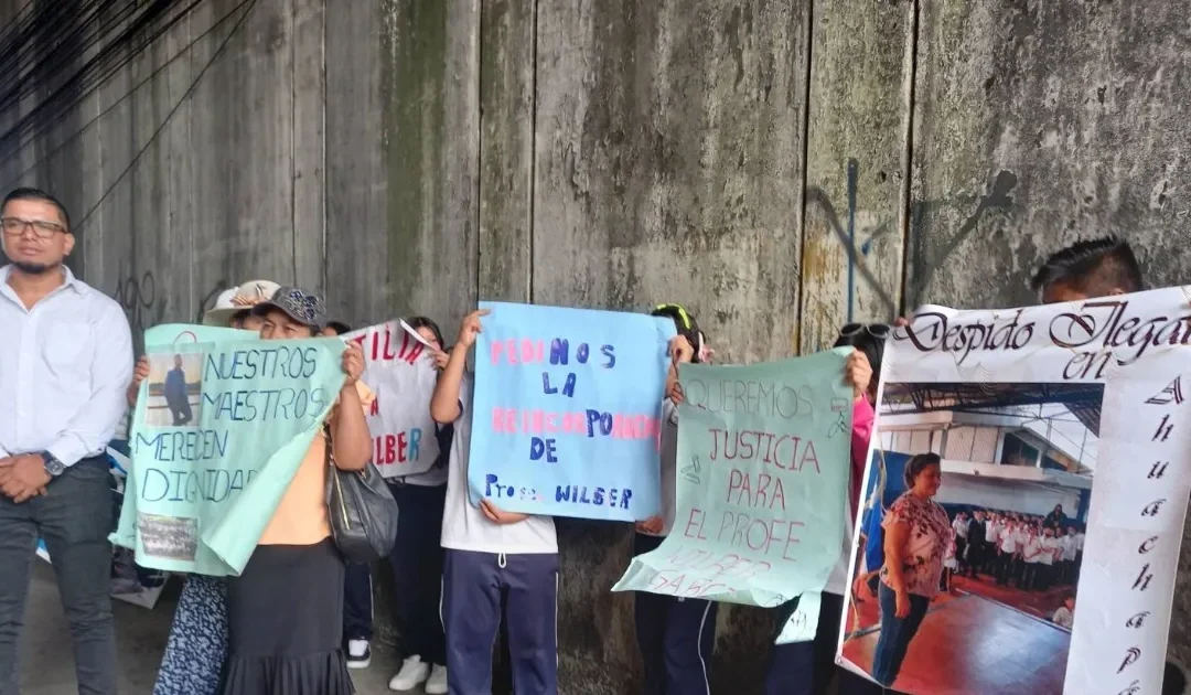 Ruling bloc refuses to intercede for teachers reporting arbitrary dismissals — Oficialismo rechaza interceder por profesores que denuncian despidos arbitrarios