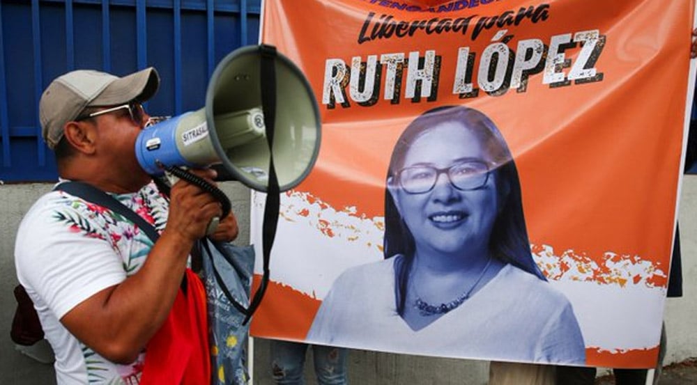 Case Against Lawyer López Seeks to Silence Critical Voices in El Salvador, NGO Warns — El caso contra la abogada López busca silenciar voces críticas en El Salvador, alerta ONG