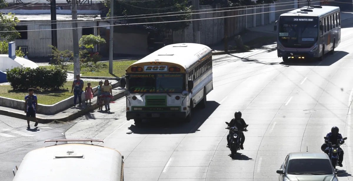 “There are costs we can no longer cover,” say transport operators requesting “urgent” meeting with Public Works minister — “Hay costos que ya no podemos cubrir”, dicen transportistas que piden reunión “urgente” con ministro de Obras Públicas