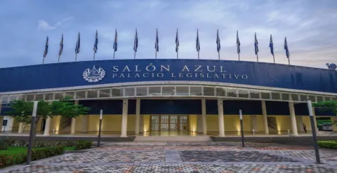 Officials’ declared assets published after five years under seal — Publican patrimonio declarado por funcionarios, tras cinco años de reserva
