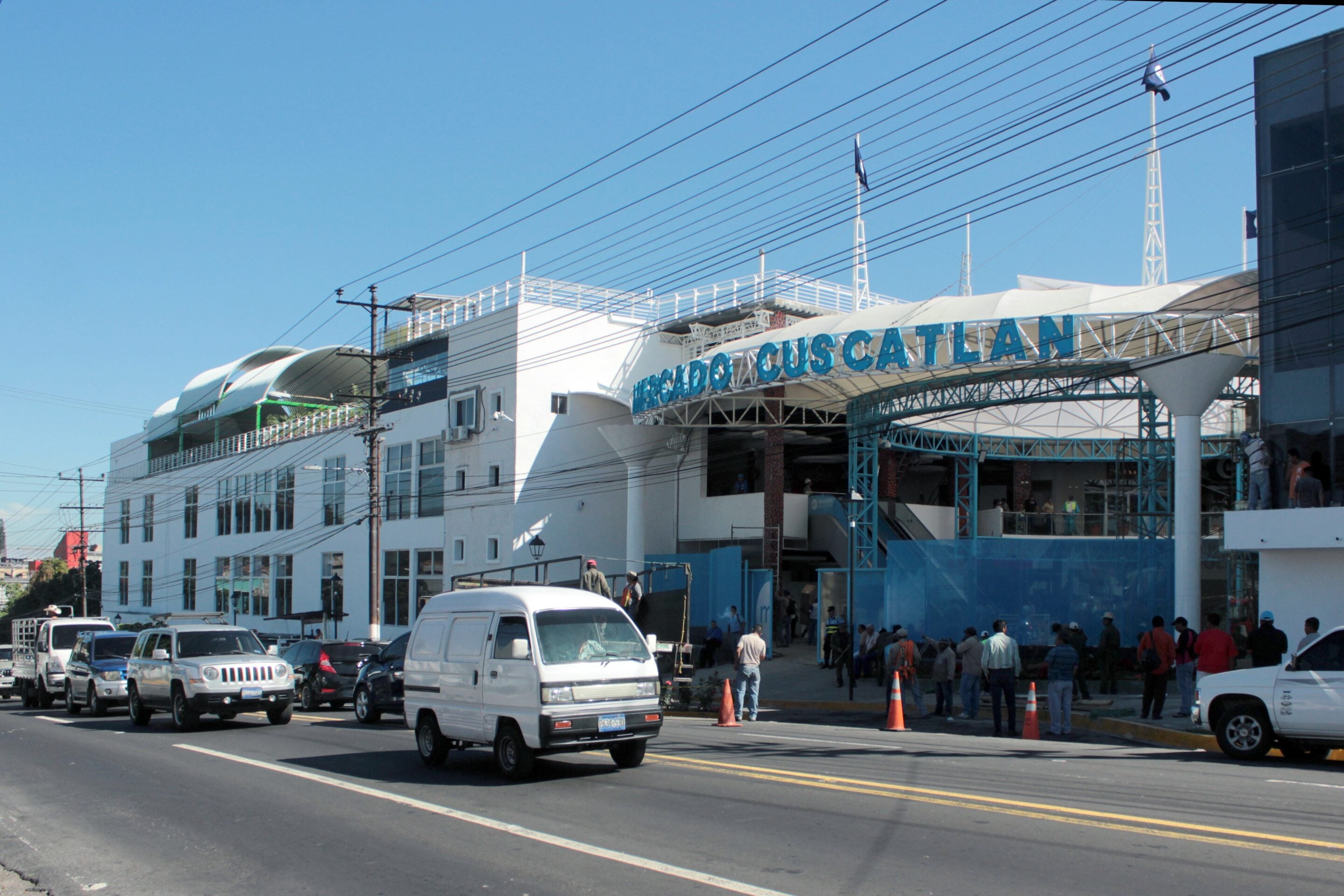 MERCADO CUSCATLÁN: When public funds come to the rescue of private interests — MERCADO CUSCATLÁN: Cuando fondos públicos van al rescate de lo privado