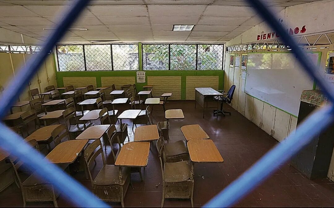 “Job stability is gone”: Unions denounce more teacher dismissals — “Se perdió la estabilidad laboral”: Gremiales denuncian más despidos de maestros