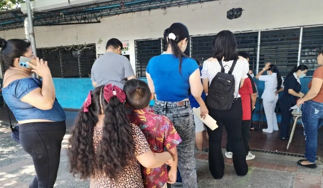 Measles Reaches Another School in El Salvador as Doctors Fear a Local Outbreak — Sarampión llega a otra escuela en El Salvador y médicos temen un brote local
