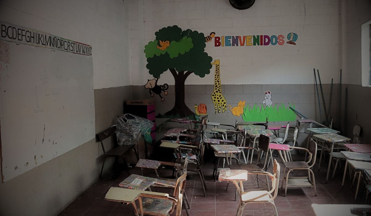 Teacher dismissals continue under the mechanism of position eliminations — Continúan despidos de maestros bajo figura de supresión de plazas