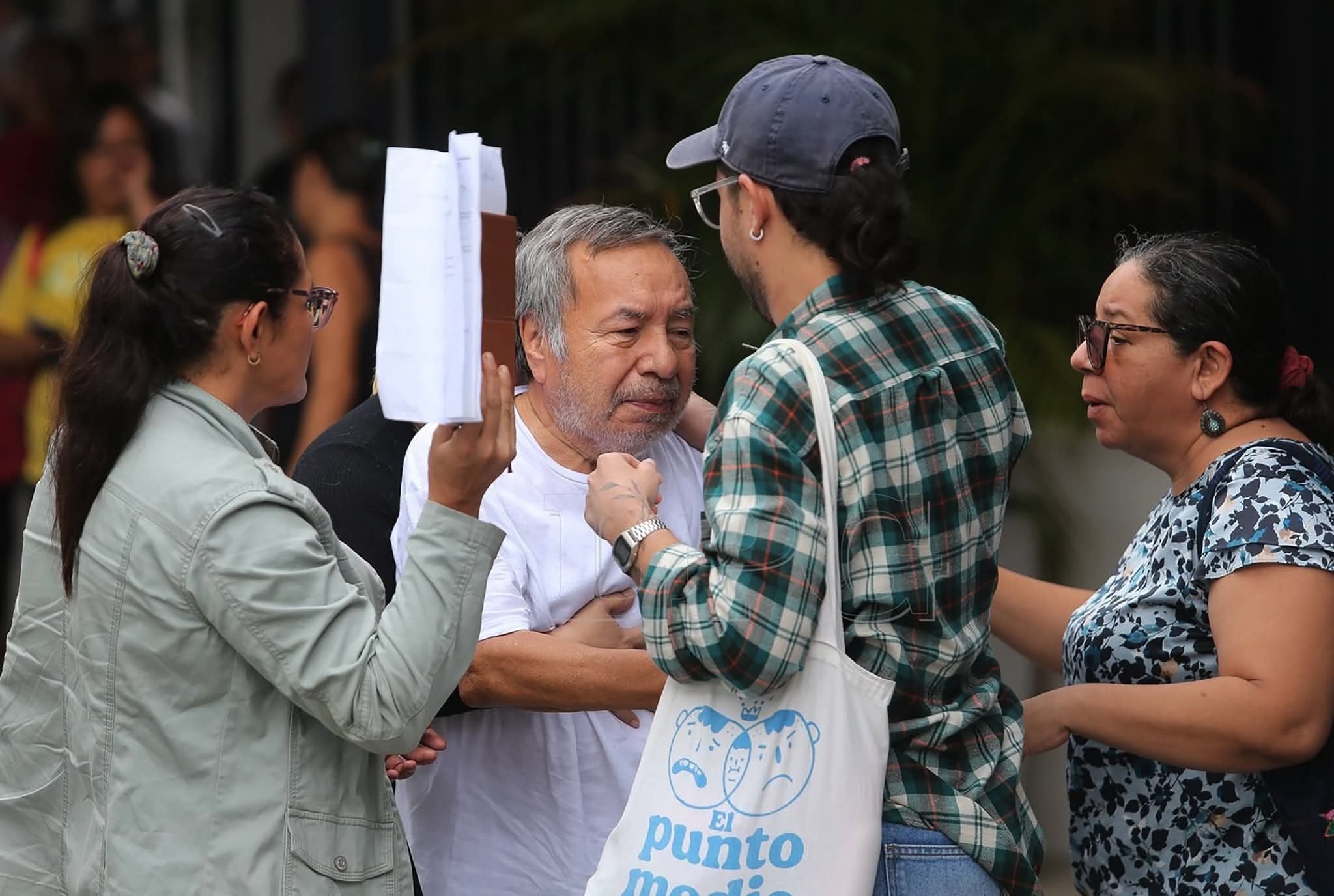 “We were getting ready to take care of him and three days later he was arrested”: Atilio Montalvo’s daughter — “Nos preparábamos para cuidarlo y tres días después fue capturado”: hija de Atilio Montalvo