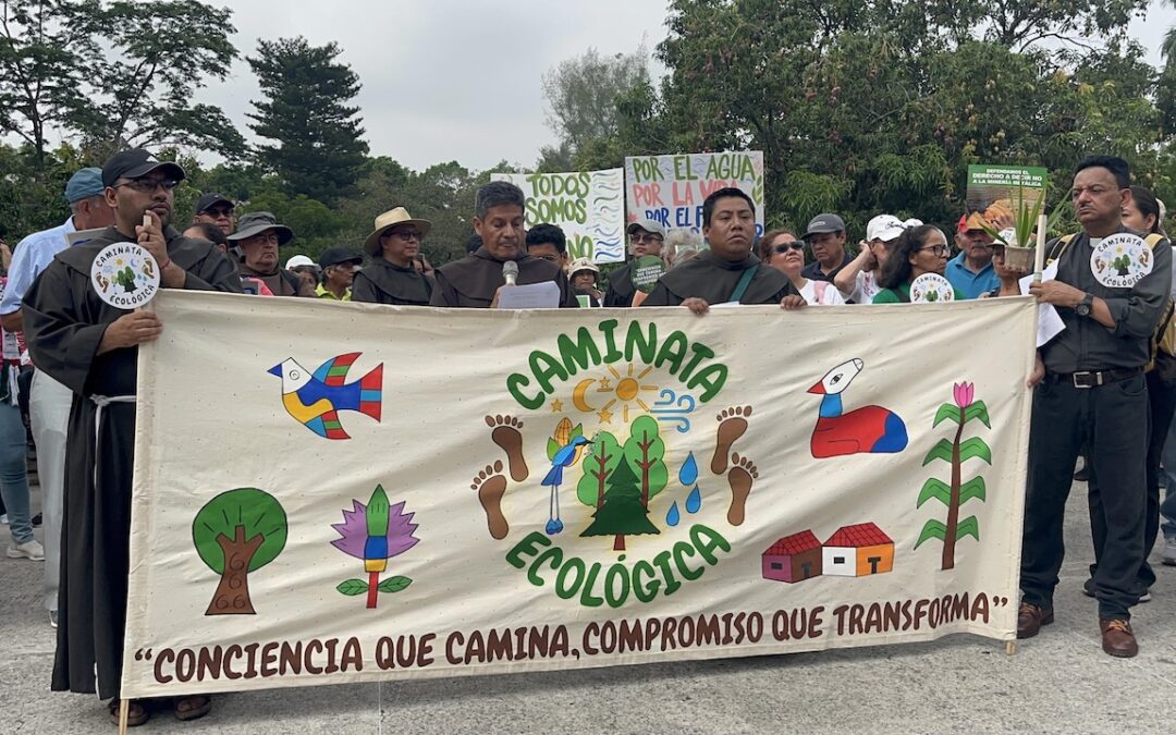 Ecological Walk demands repeal of metallic mining and care for our common home — Caminata Ecológica exige derogar la minería metálica y cuidar la casa común