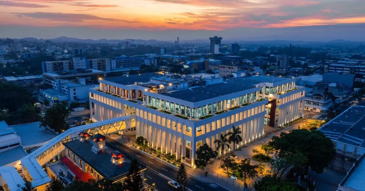 Hospital Rosales received more than half of its budget in the first four months of the year — El Hospital Rosales recibió más de la mitad de su presupuesto en los primeros cuatro meses del año