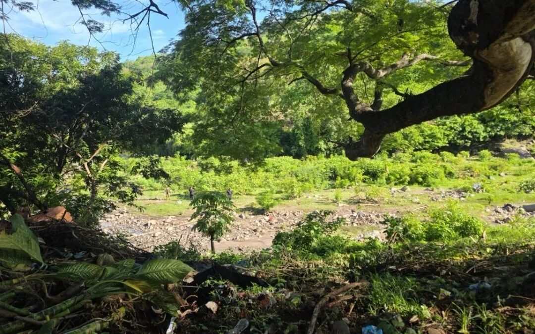 Man’s body found in Acahuapa River in San Vicente Sur — Localizan el cuerpo de un hombre en el río Acahuapa, en San Vicente Sur