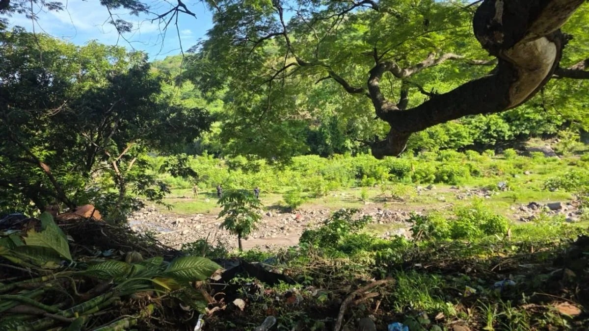 Man’s body found in Acahuapa River in San Vicente Sur — Localizan el cuerpo de un hombre en el río Acahuapa, en San Vicente Sur
