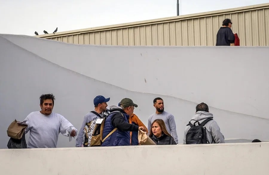 El Salvador ranks fourth in deportation flights from the U.S. — El Salvador es el cuarto país con más vuelos con deportados desde EE.UU.