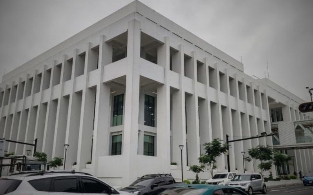 Doctors warn new infrastructure won’t solve the country’s healthcare crisis — Médicos advierten que nueva infraestructura no resuelve la crisis sanitaria en el país